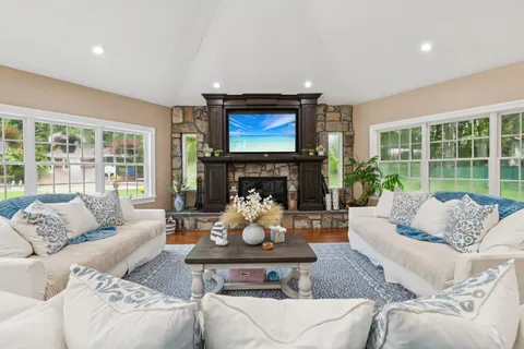 $1,864,000 | 21 Inlet View Path, East Moriches, NY 11940