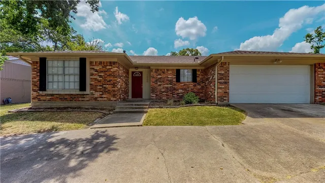 $1,900 | 1000 Holleman Drive, College Station, TX 77840