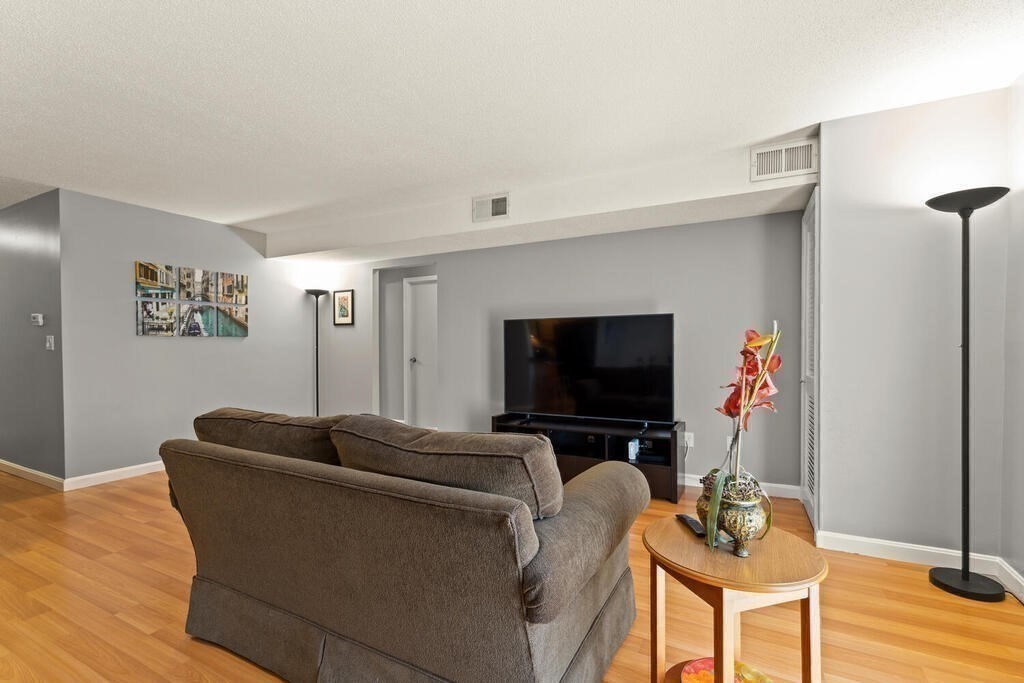 181 Littleton Road, Unit 4 Chelmsford, MA 01824 - Photo 14 of 31 Gallery Image 14
