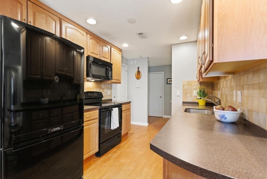 181 Littleton Road, Unit 4 Chelmsford, MA 01824 - Photo 4 of 31 Gallery Image 4