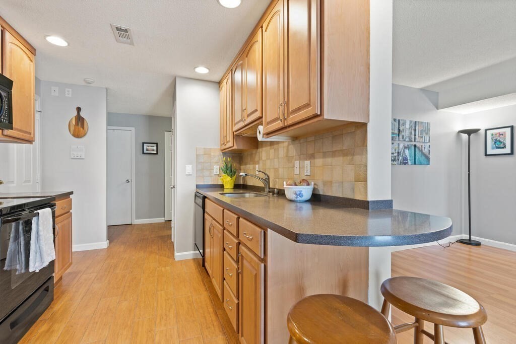 181 Littleton Road, Unit 4 Chelmsford, MA 01824 - Photo 5 of 31 Gallery Image 5