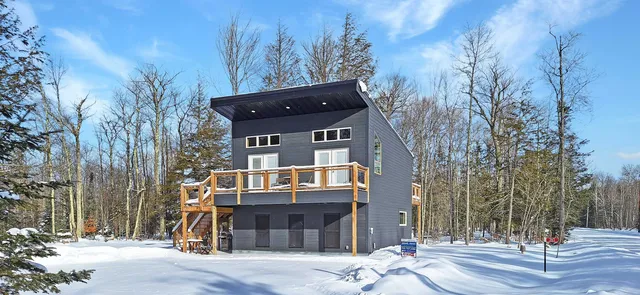 $529,000 | 365 Mondamin Trail, La Pointe, WI 54850