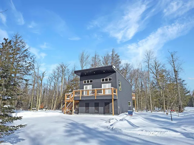 $529,000 | 365 Mondamin Trail, La Pointe, WI 54850
