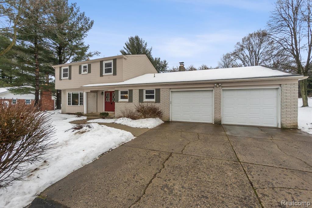 10833 Hibner Road Hartland, MI 48353 - Photo 4 of 47