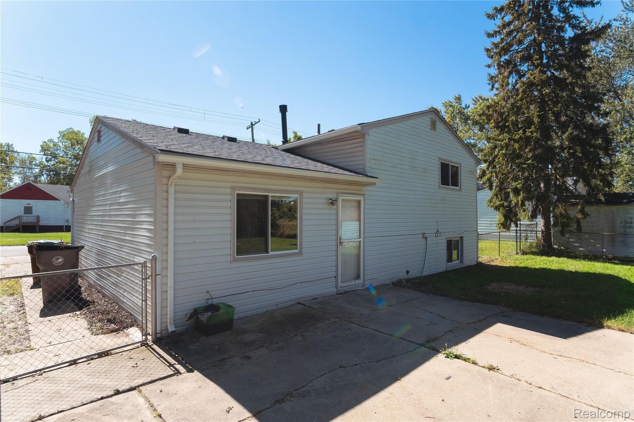 27804 Somerset Avenue Inkster, MI 48141 - Photo 28 of 31 Exteriors (4 of 8).jpg