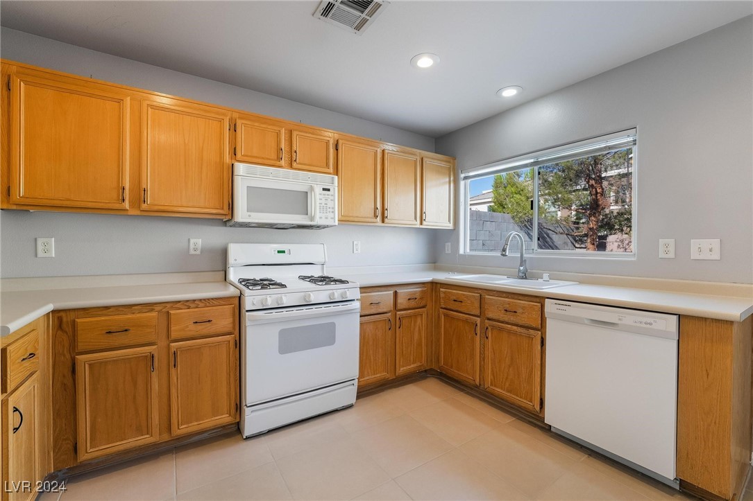 1127 Cathedral Ridge Street Henderson, NV 89052 - Photo 18 of 33