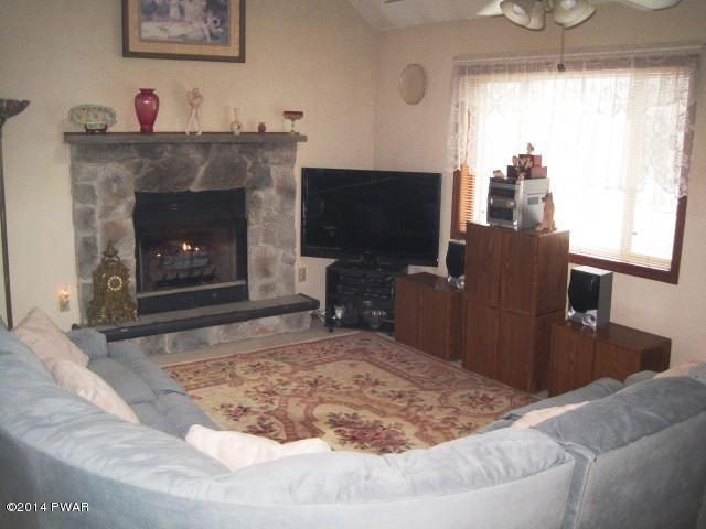 1009 Ridge Drive Gouldsboro, PA 18424 - Photo 6 of 37