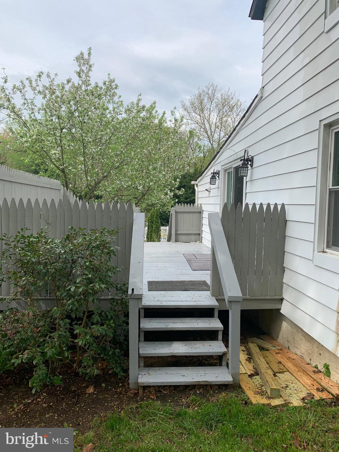 13124 Old Hanover Road Reisterstown, MD 21136 - Photo 23 of 28 SIDE DECK