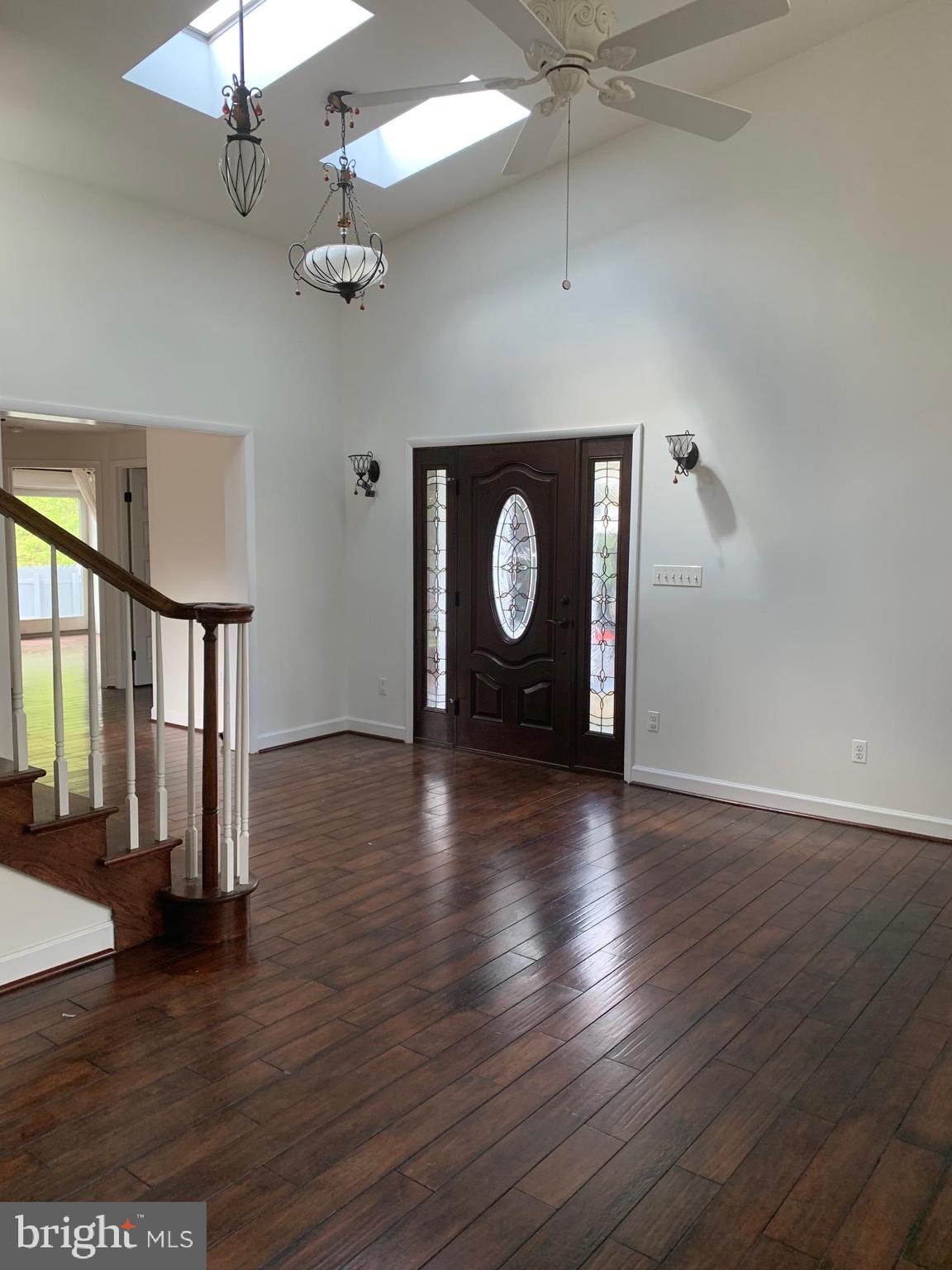 13124 Old Hanover Road Reisterstown, MD 21136 - Photo 4 of 28 LIVUNG ROOM