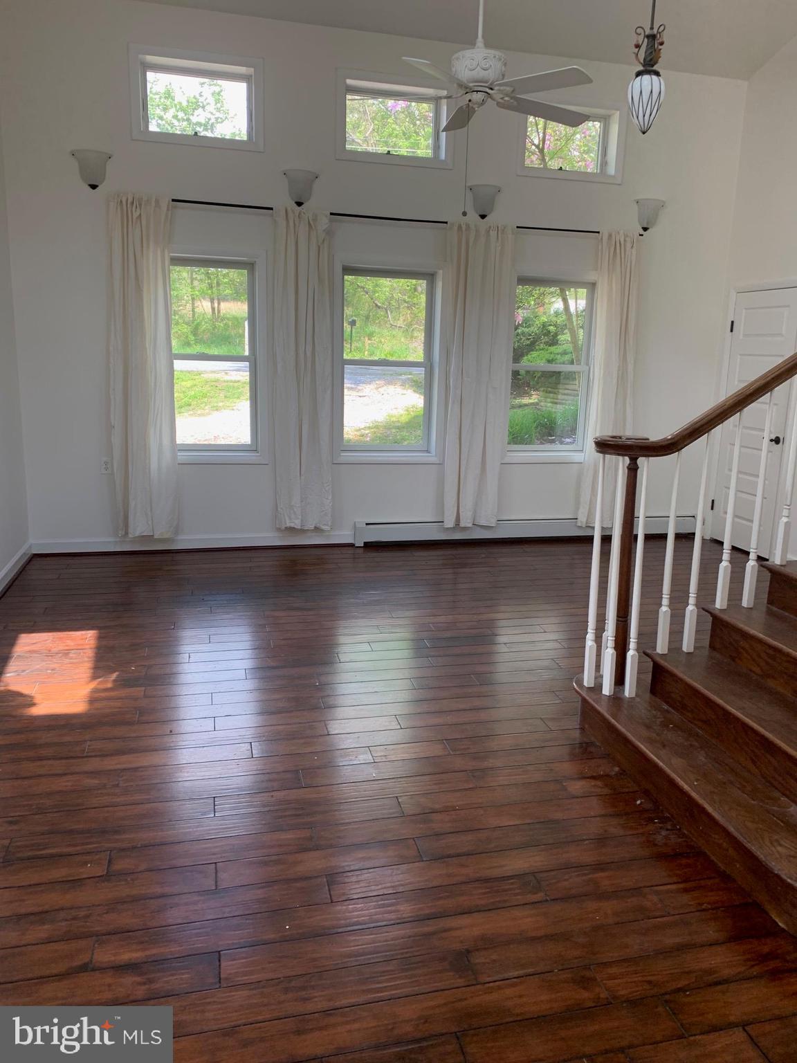 13124 Old Hanover Road Reisterstown, MD 21136 - Photo 5 of 28 LIVING ROOM