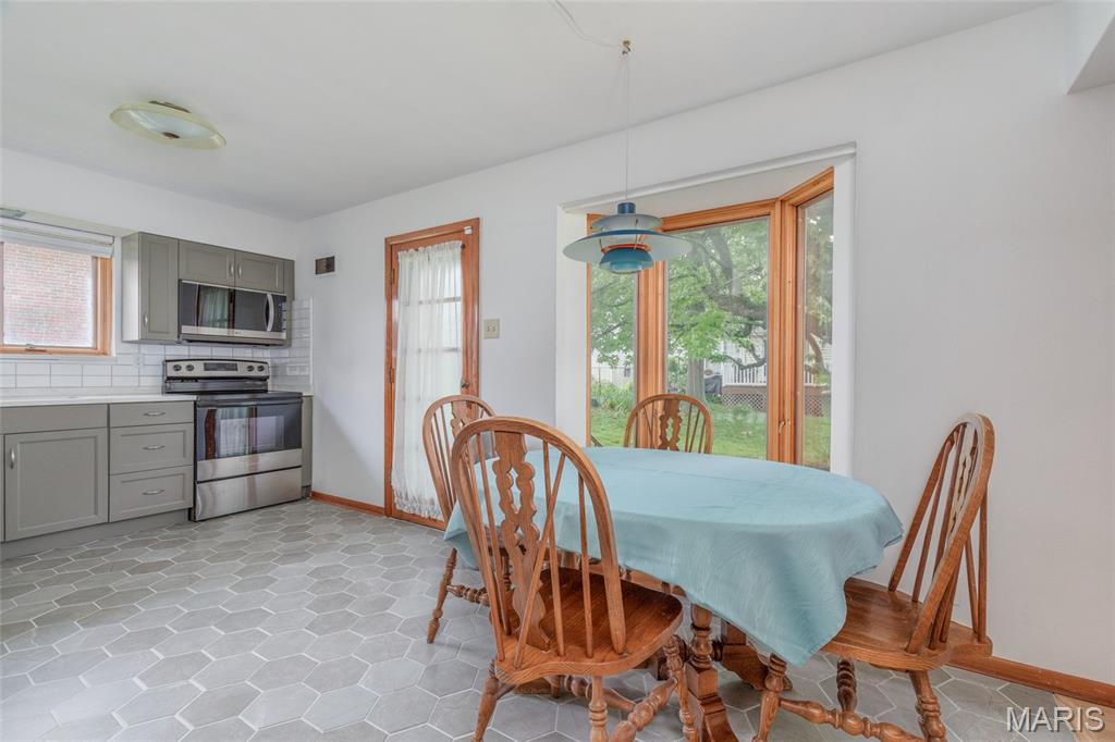 9715 Grantview Drive St. Louis, MO 63123 - Photo 9 of 28