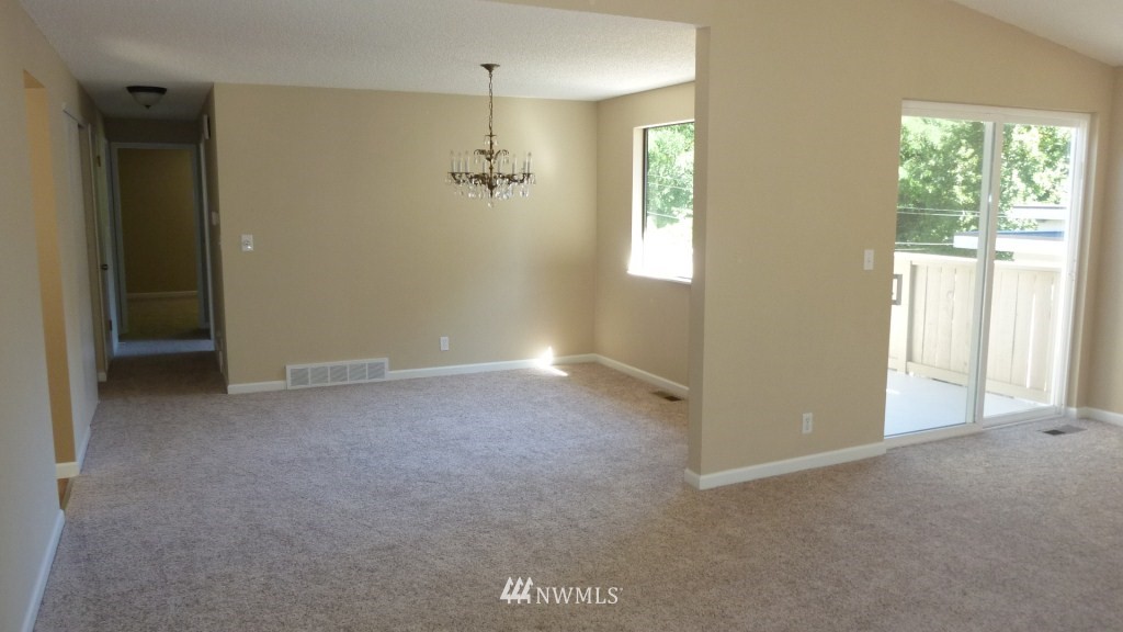 2626 49th Avenue Southwest Seattle, WA 98116 - Photo 2 of 15