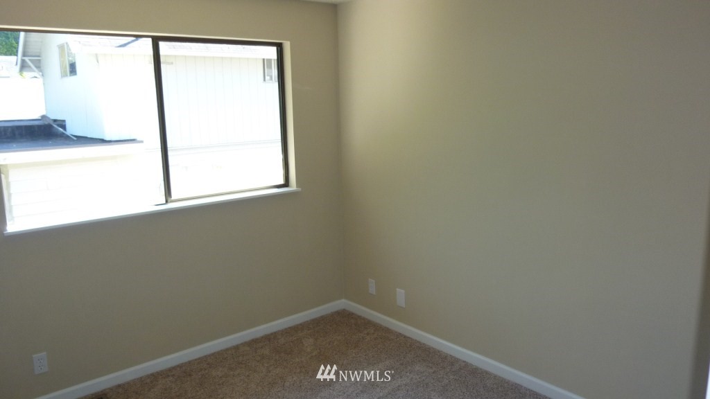 2626 49th Avenue Southwest Seattle, WA 98116 - Photo 11 of 15