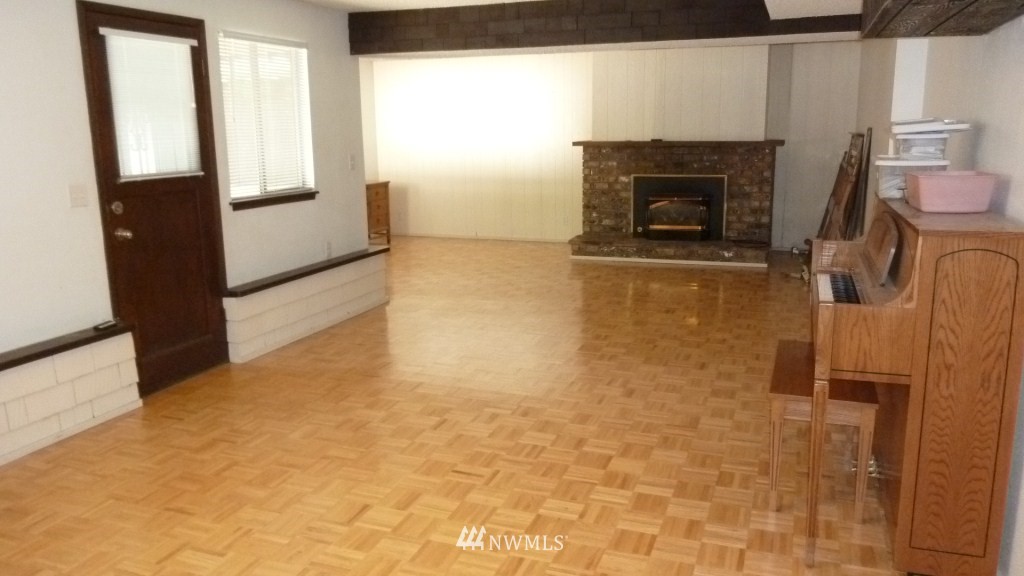 2626 49th Avenue Southwest Seattle, WA 98116 - Photo 12 of 15