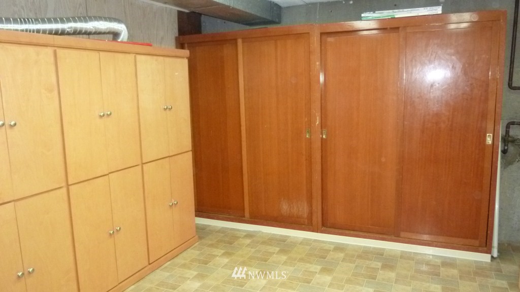 2626 49th Avenue Southwest Seattle, WA 98116 - Photo 13 of 15