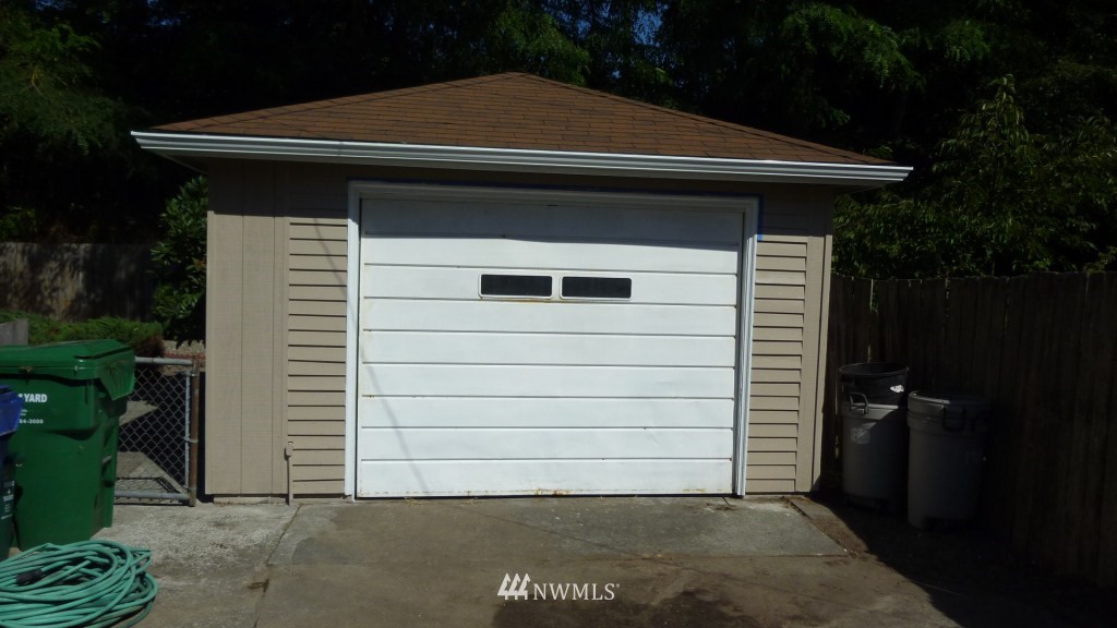 2626 49th Avenue Southwest Seattle, WA 98116 - Photo 14 of 15