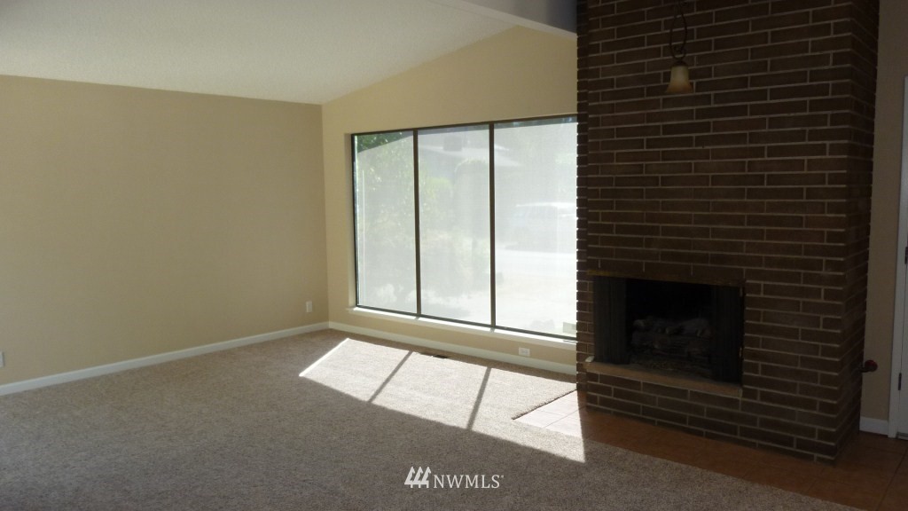 2626 49th Avenue Southwest Seattle, WA 98116 - Photo 3 of 15