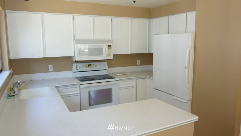 2626 49th Avenue Southwest Seattle, WA 98116 - Photo 4 of 15