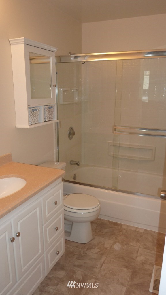 2626 49th Avenue Southwest Seattle, WA 98116 - Photo 10 of 15