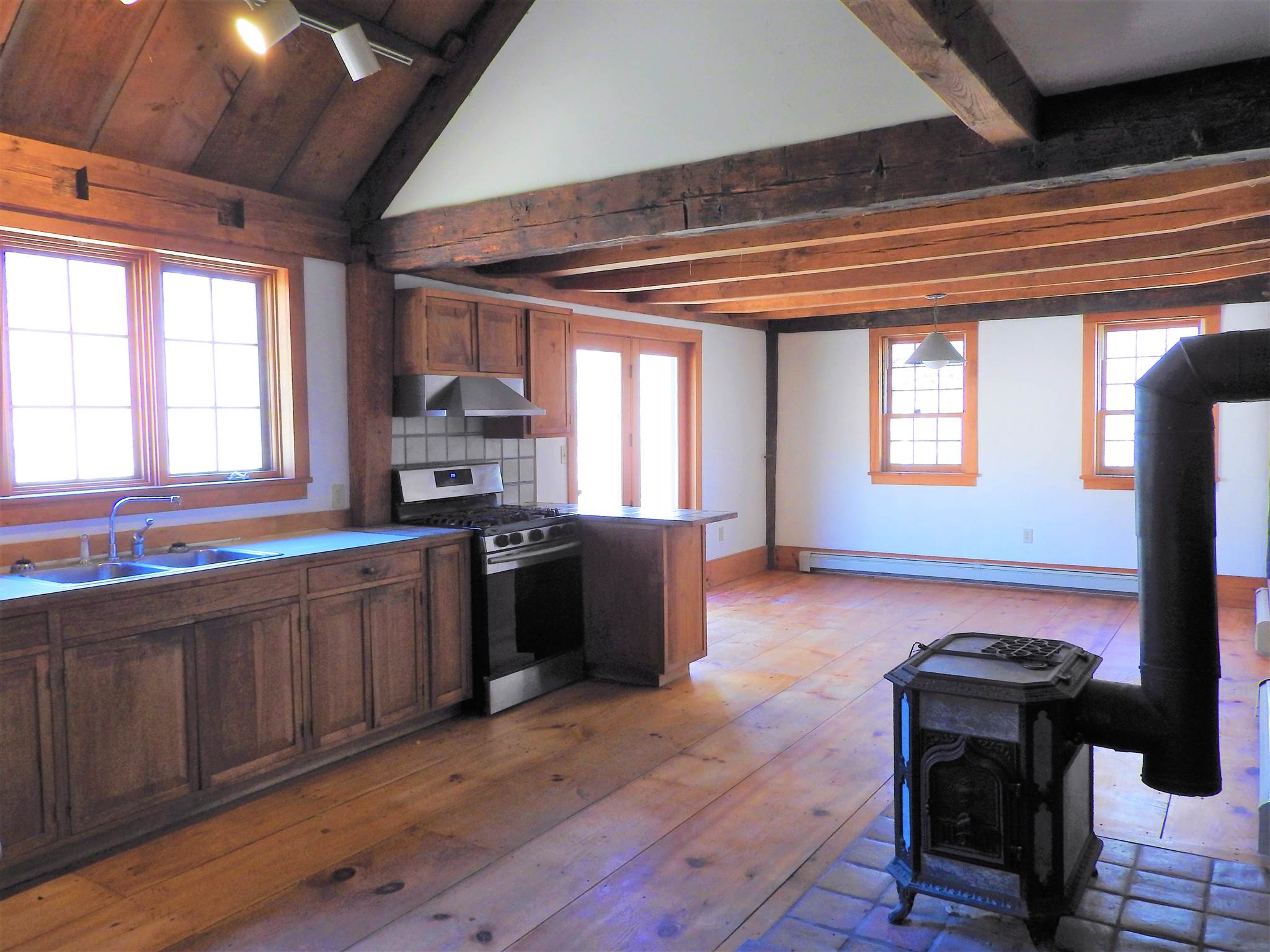 664 Freeman Colby Road Henniker, NH 03242 - Photo 5 of 39