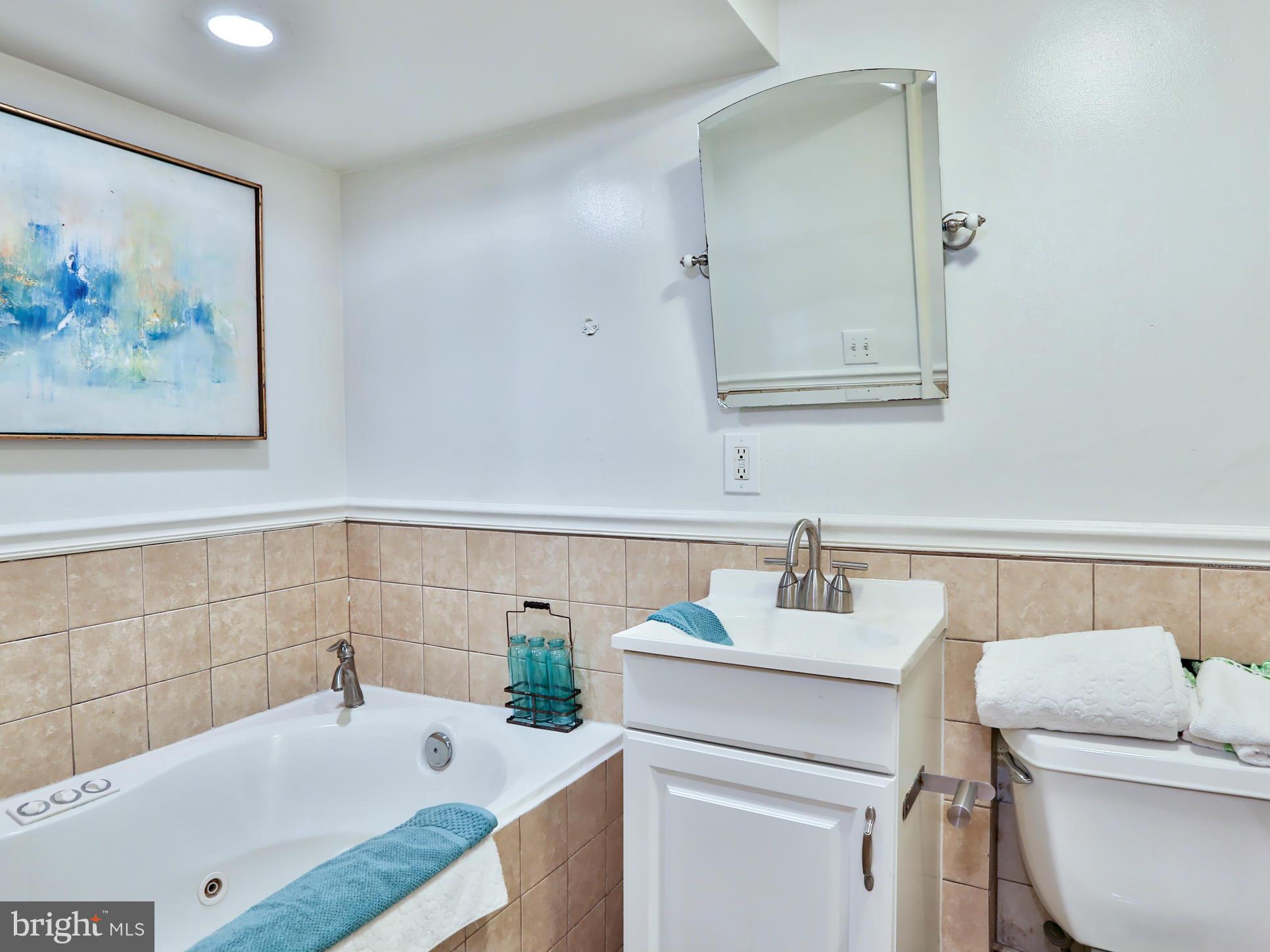 4646 Marble Hall Road Baltimore, MD 21239 - Photo 18 of 30 Deluxe Fixtures