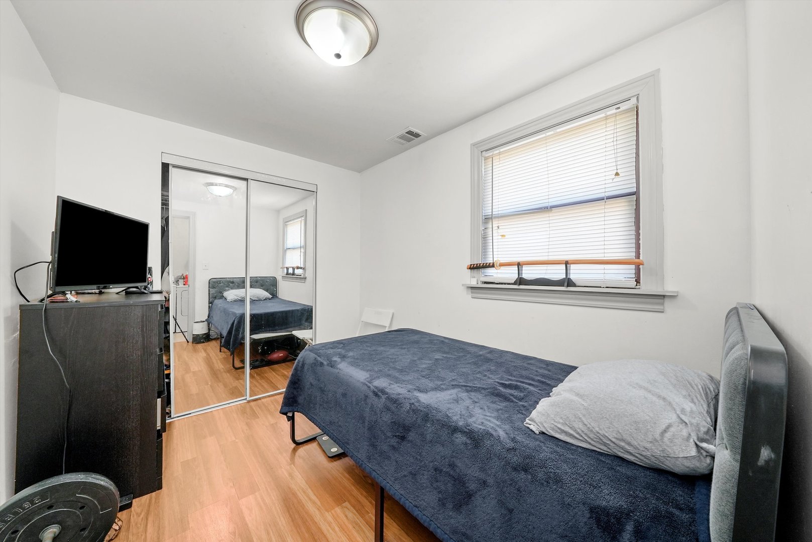 142 West Swann Street Chicago, IL 60609 - Photo 14 of 42 a living room with furniture and a flat screen tv