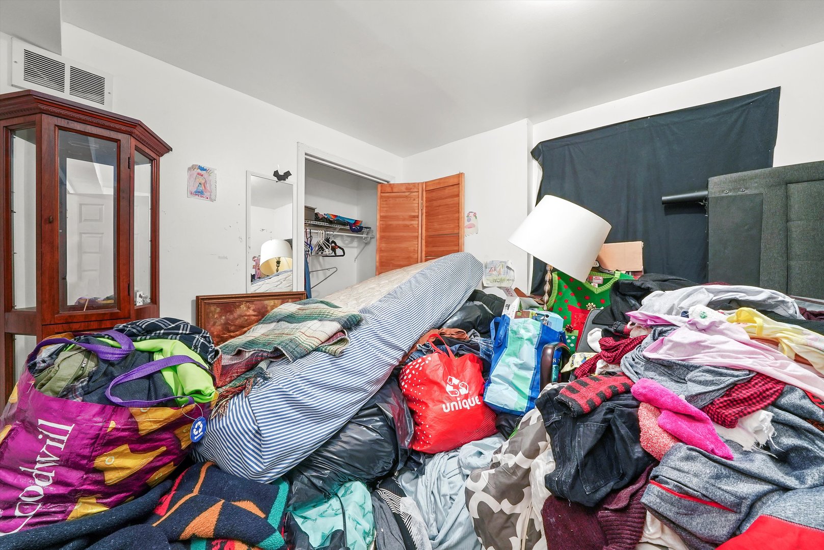 142 West Swann Street Chicago, IL 60609 - Photo 25 of 42 a bedroom with furniture and a baby crib