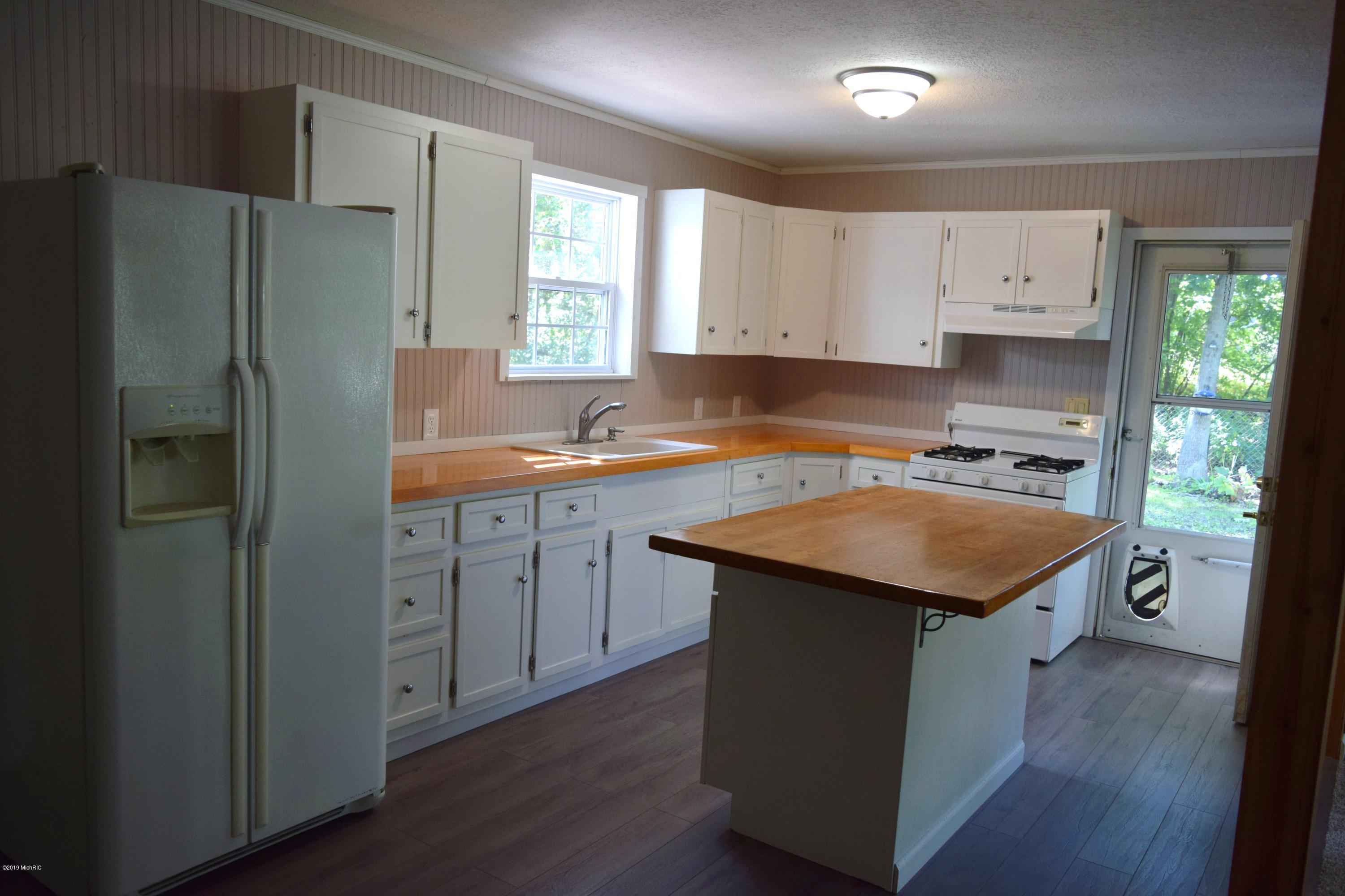 1576 Brooks Road South Muskegon, MI 49442 - Photo 16 of 40 018