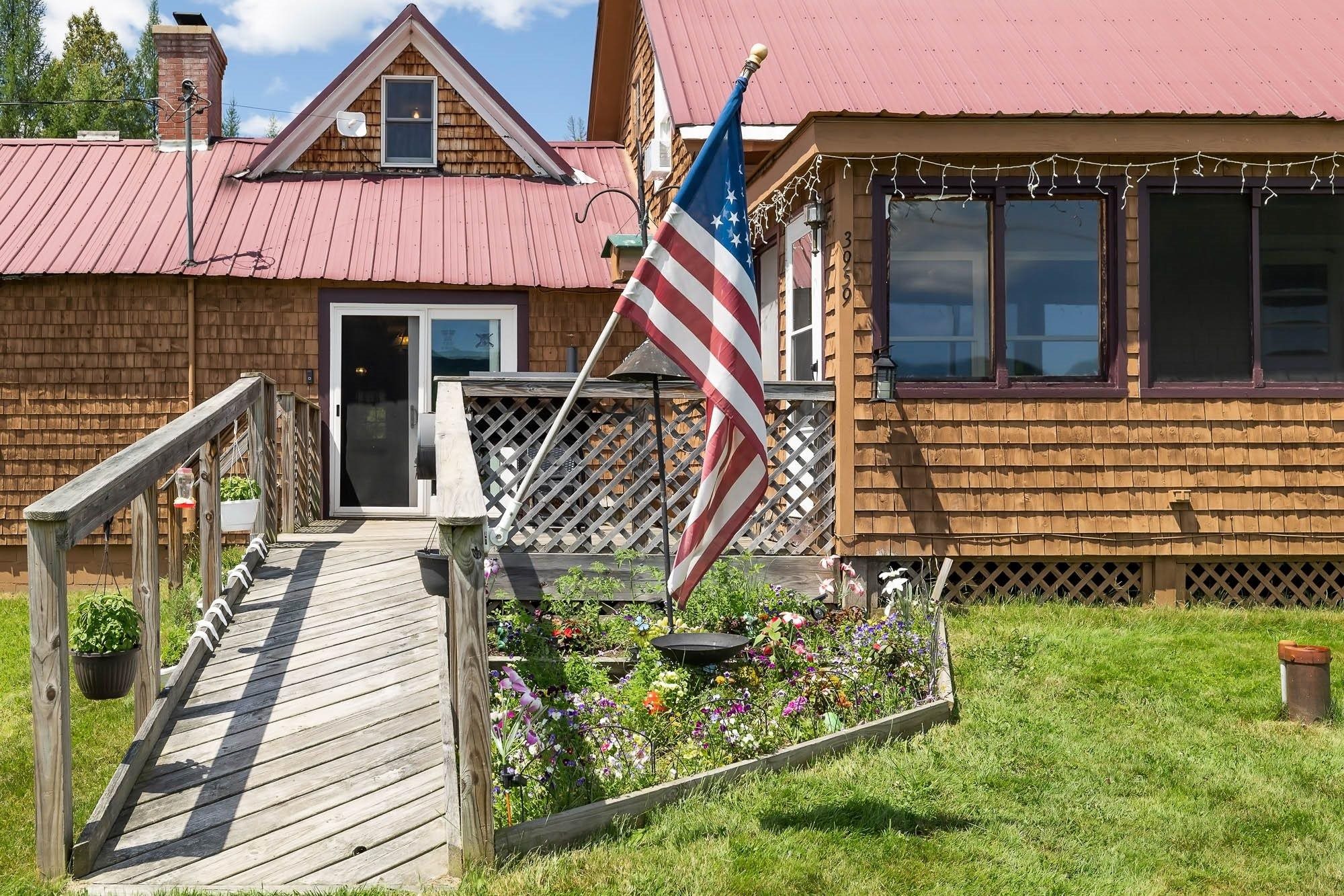 3959 Highway 102 Canaan, VT 05903 - Photo 4 of 25 Gallery Image 4