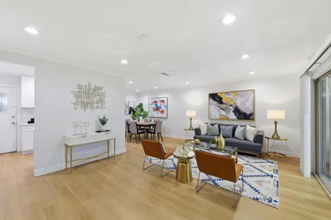$898,000 | 209 Red Oak Drive East, Unit F, Sunnyvale, CA 94086