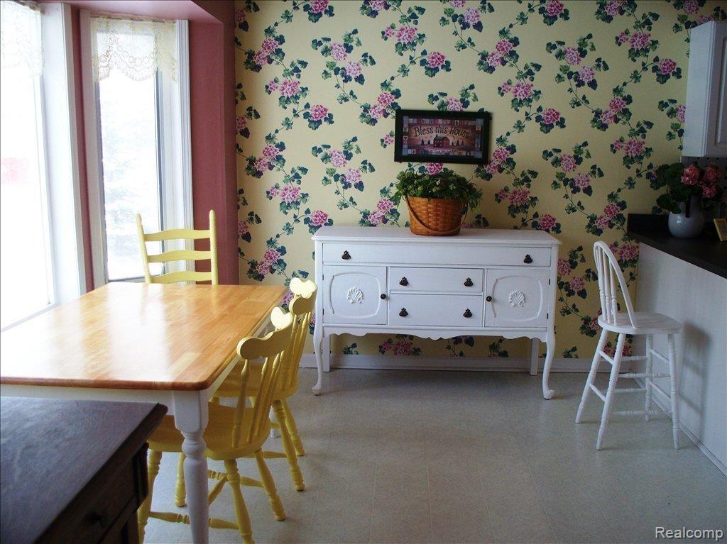1054 West Livingston Road Highland, MI 48357 - Photo 7 of 25 Dining