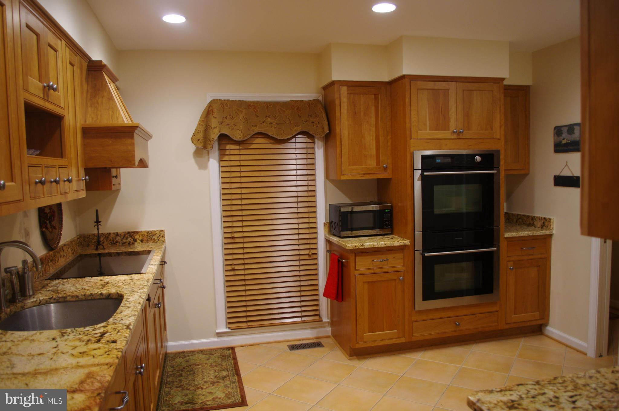2143 Greenkeepers Court Reston, VA 20191 - Photo 3 of 9 Kitchen