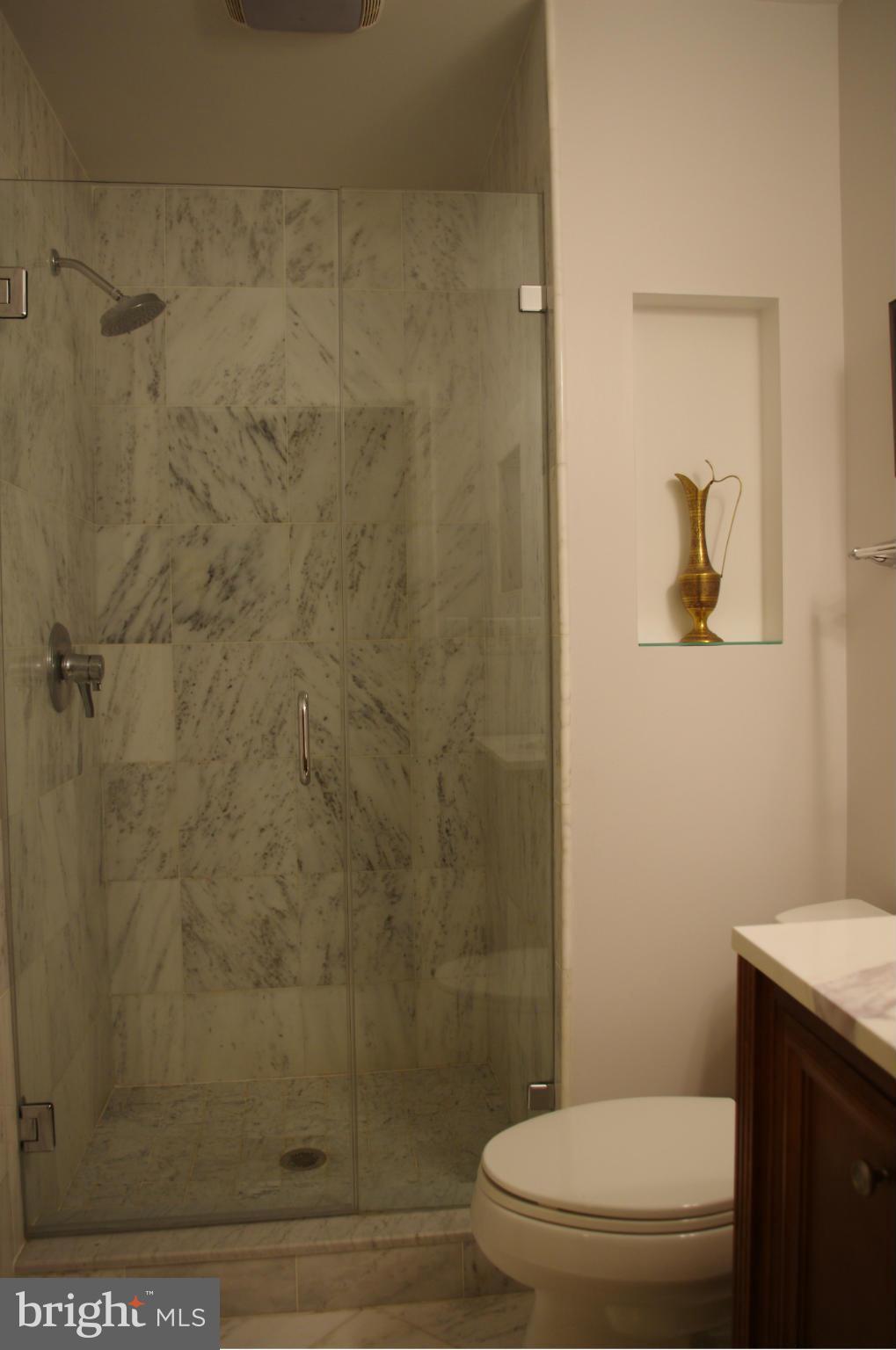 2143 Greenkeepers Court Reston, VA 20191 - Photo 6 of 9 Bath (Master)