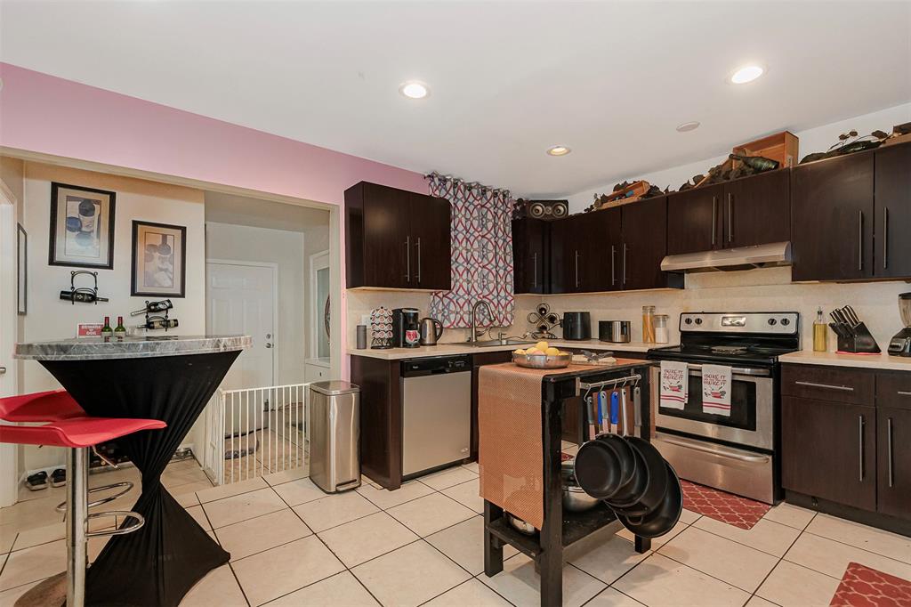 3660 Northwest 80th Avenue Coral Springs, FL 33065 - Photo 5 of 37