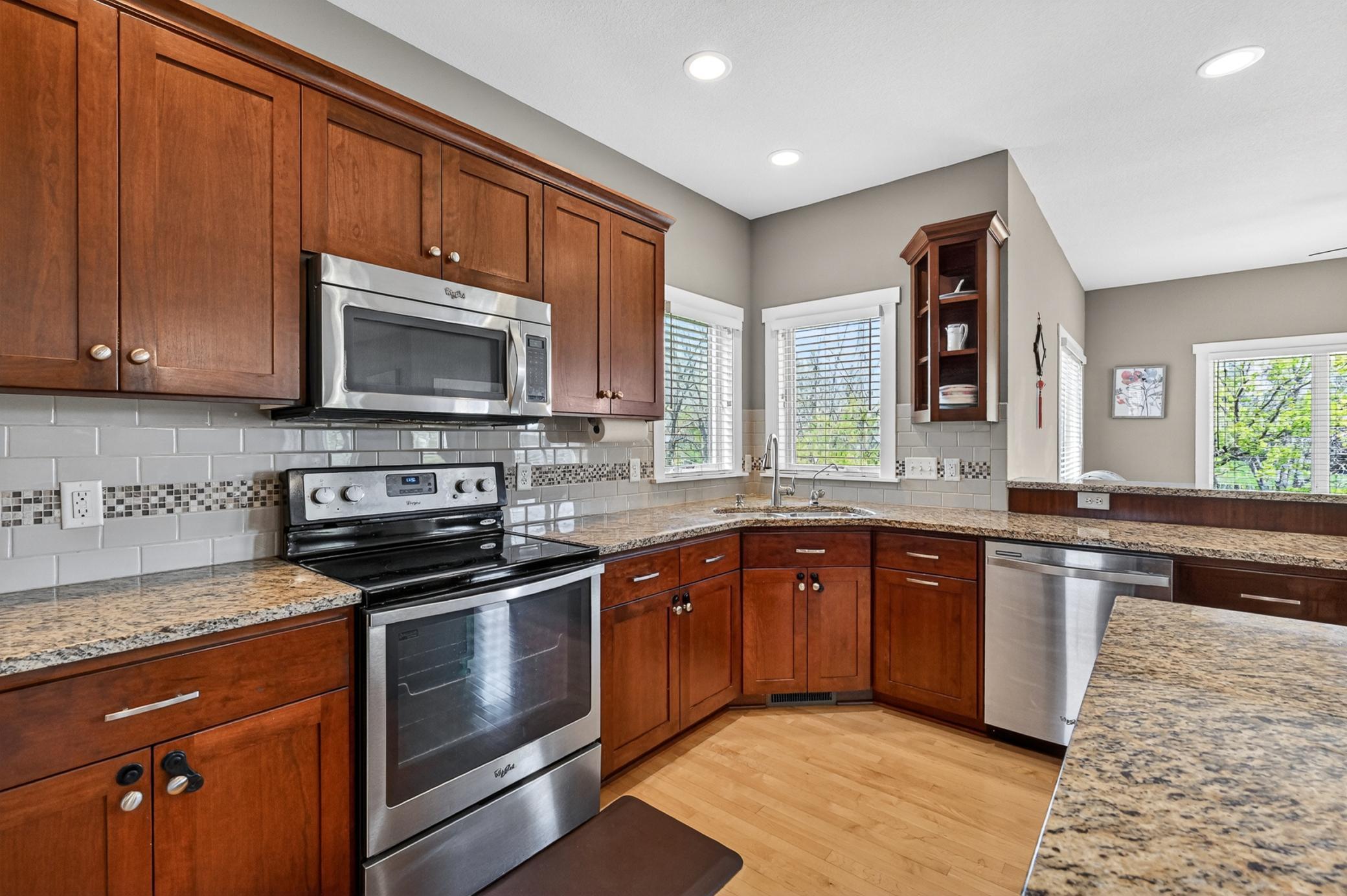 2074 Shannon Oaks Boulevard Northeast Rochester, MN 55906 - Photo 11 of 46