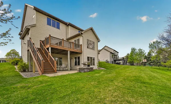$889,900 | 2074 Shannon Oaks Boulevard Northeast, Rochester, MN 55906