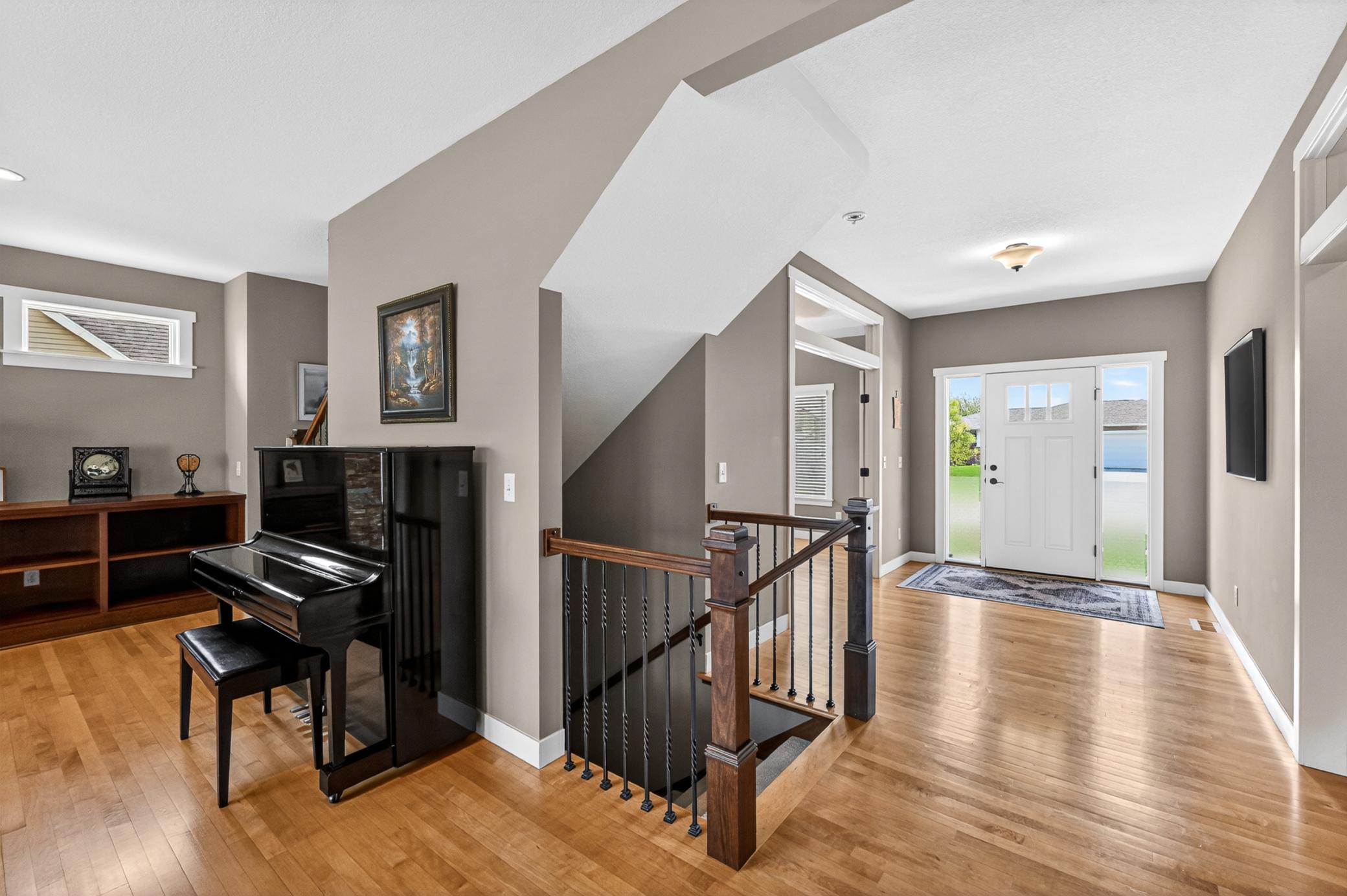 2074 Shannon Oaks Boulevard Northeast Rochester, MN 55906 - Photo 5 of 46