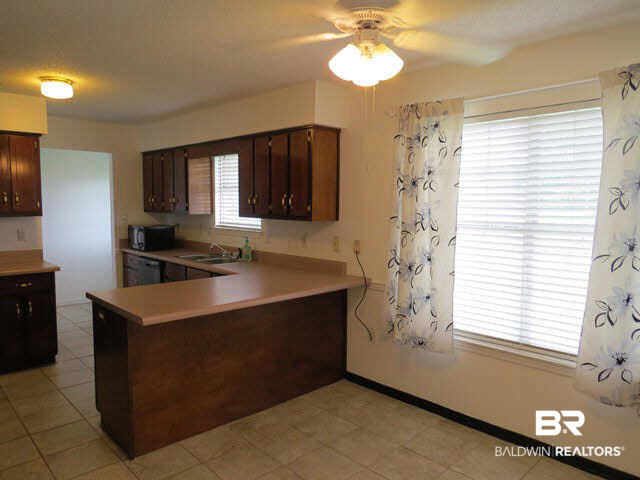 16477 Hunter Lane Foley, AL 36535 - Photo 22 of 31 kitchen
