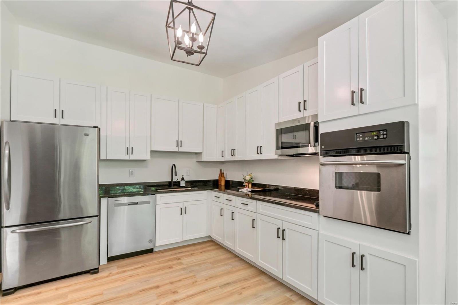 37 Riviera Court St. Louis, MO 63146 - Photo 7 of 23 Gallery Image 7