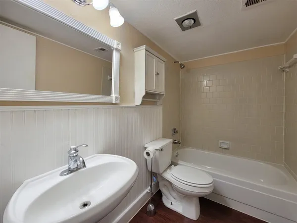 $1,380 | 2601 South Braeswood Boulevard, Unit 1305, Houston, TX 77025