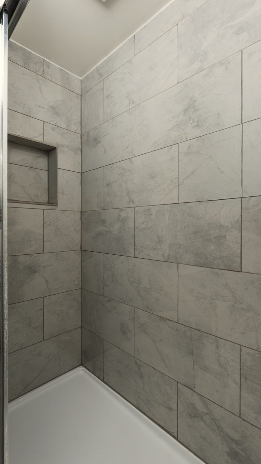 206 East Skyview Road Austin, TX 78752 - Photo 18 of 32 A well-appointed shower enclosure featuring tasteful tile work and a convenient recessed niche.