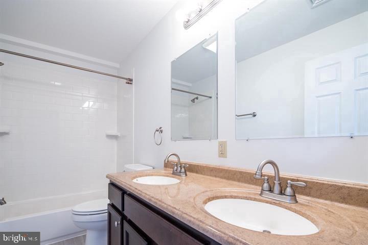 748 South 4th Street, Unit 2 Philadelphia, PA 19147 - Photo 5 of 9
