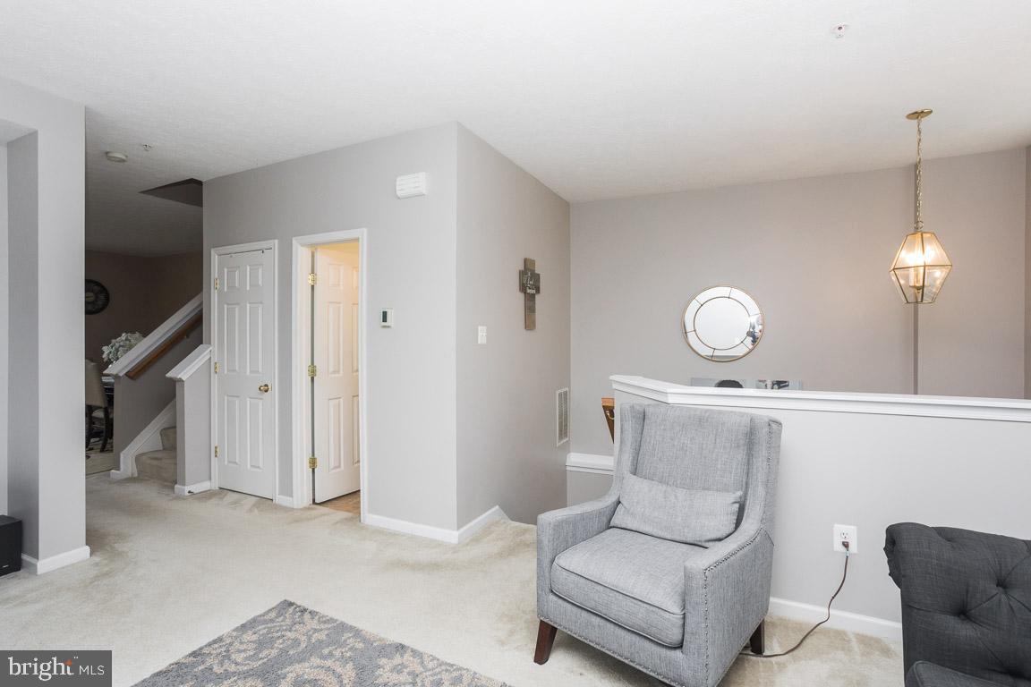 9725 Luguna Road Baltimore, MD 21220 - Photo 7 of 33 Living room