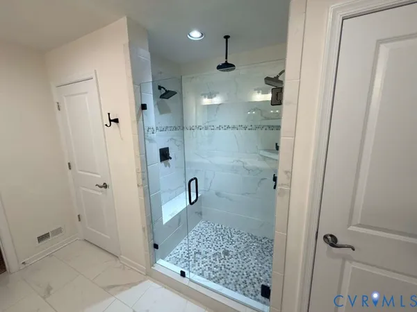 an empty room with a ceiling fan and window