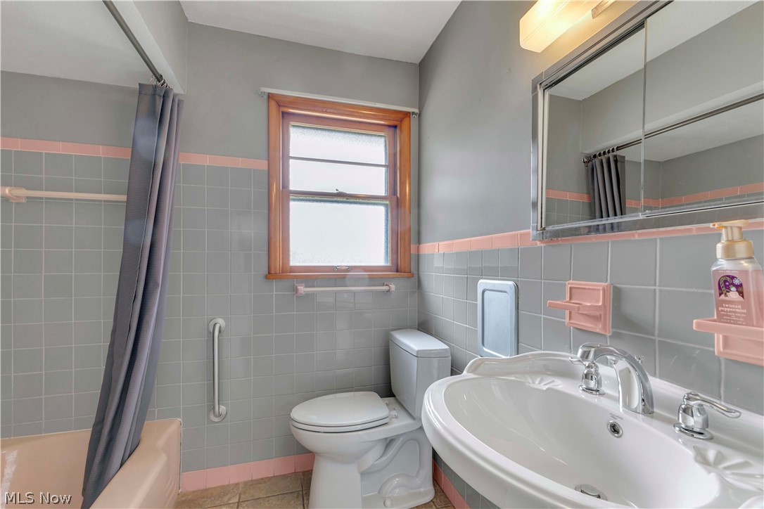 5500 North Ridge Road Madison, OH 44057 - Photo 16 of 49 Full Bath Main Floor