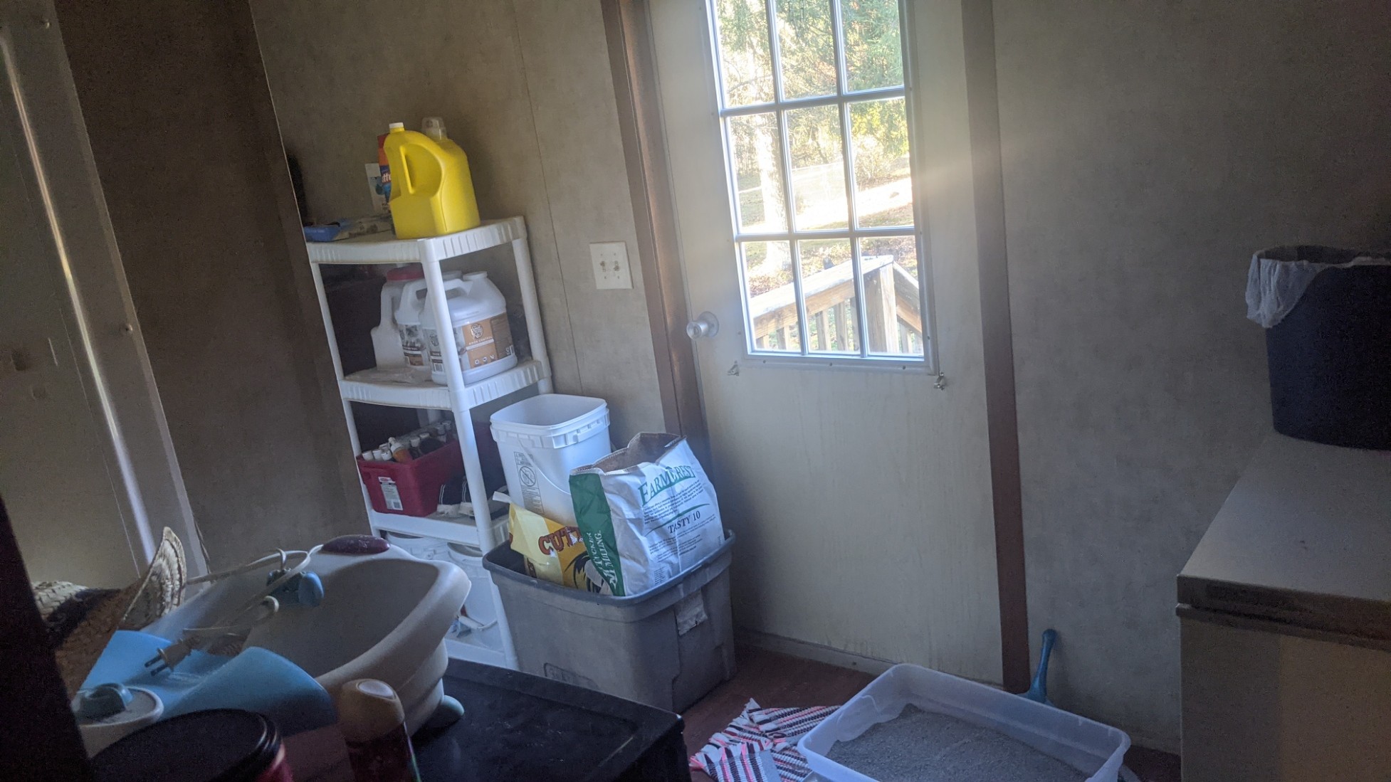 599 Little Fiery Road Sequatchie, TN 37374 - Photo 21 of 34 a living room with furniture and a window
