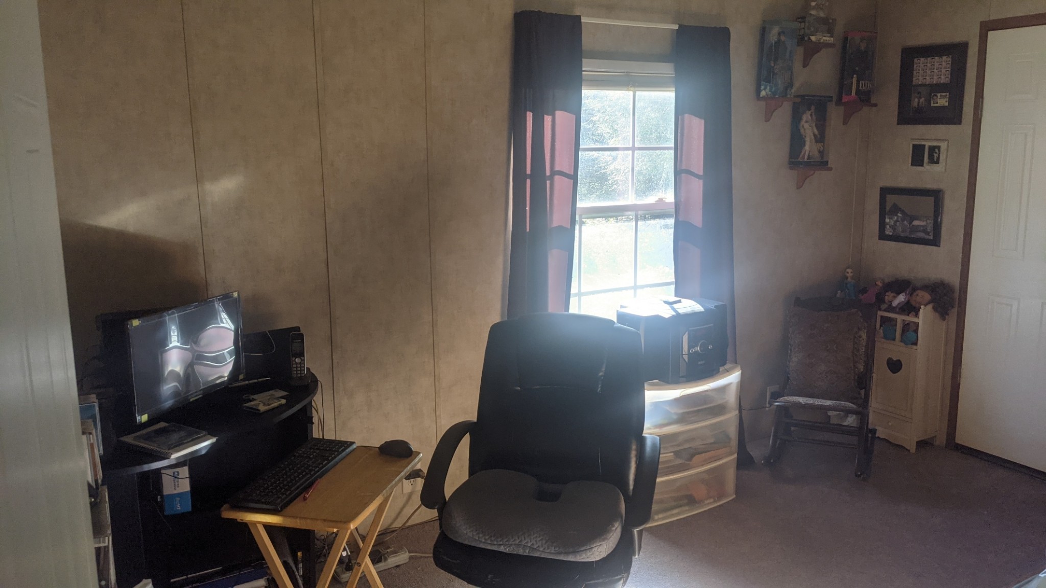 599 Little Fiery Road Sequatchie, TN 37374 - Photo 6 of 34 a room with a chair and windows
