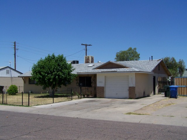 8260 West Piccadilly Road Phoenix, AZ 85033 - Photo 2 of 12 FRONT2