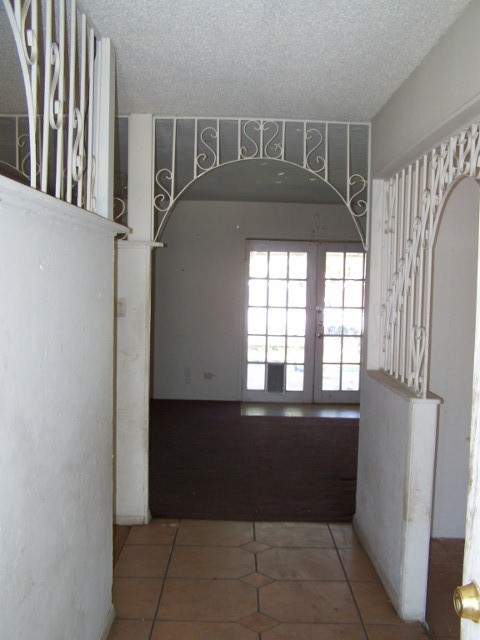 8260 West Piccadilly Road Phoenix, AZ 85033 - Photo 3 of 12 ENTERANCE