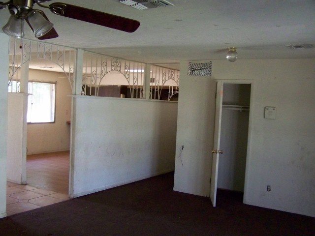 8260 West Piccadilly Road Phoenix, AZ 85033 - Photo 4 of 12 FAMILY ROOM